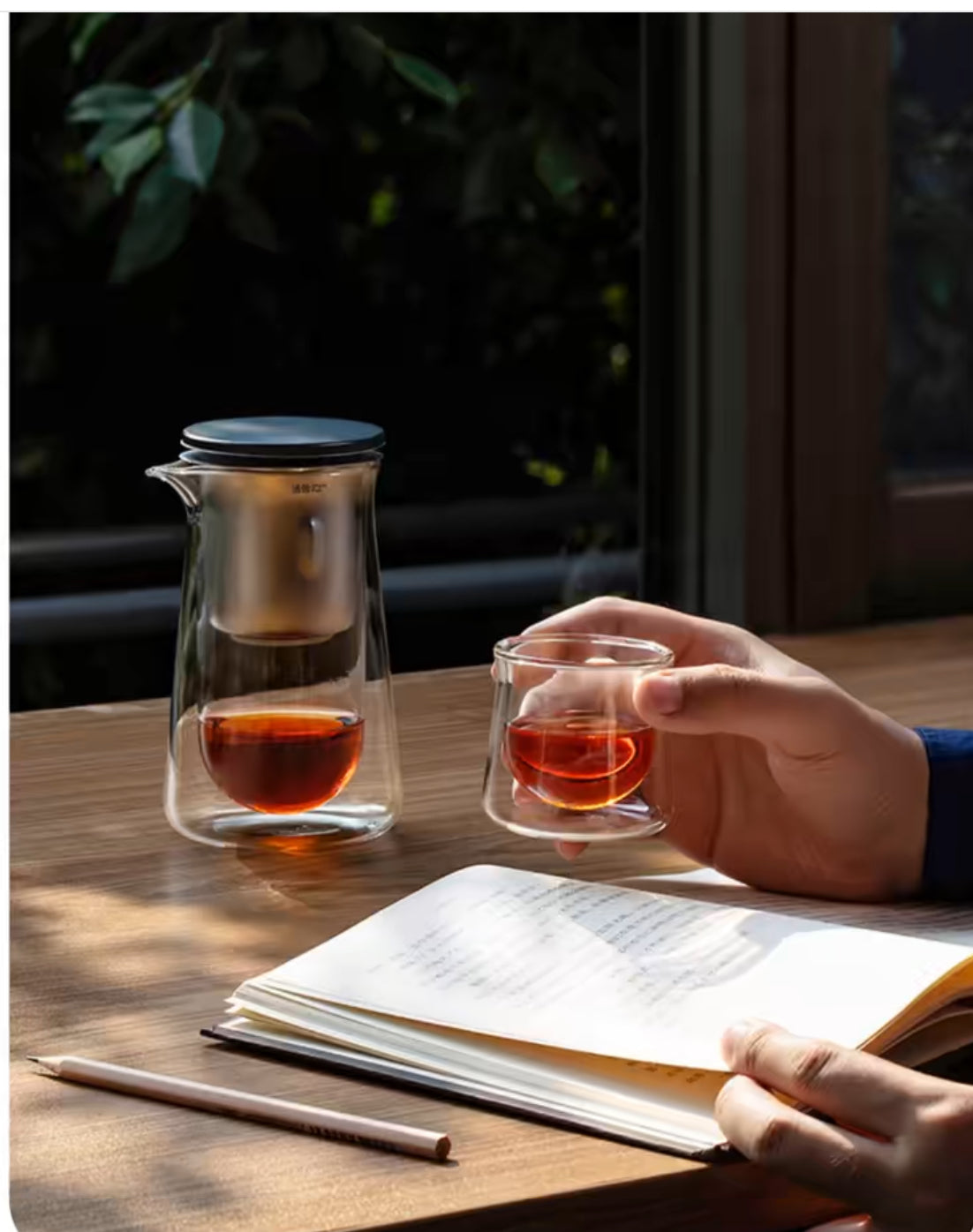 Elegant Magnetic One-Touch Tea Press Set: High-End Teaware for a Refreshing Brew